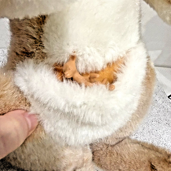 Vintage Steiff Mohair Kangaroo & Plastic Baby Joey Ear Button Tag Stuffed Animal - Picture 4 of 10